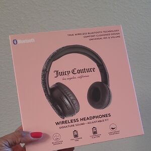 Juicy Couture Wireless Headphones - Pink Box